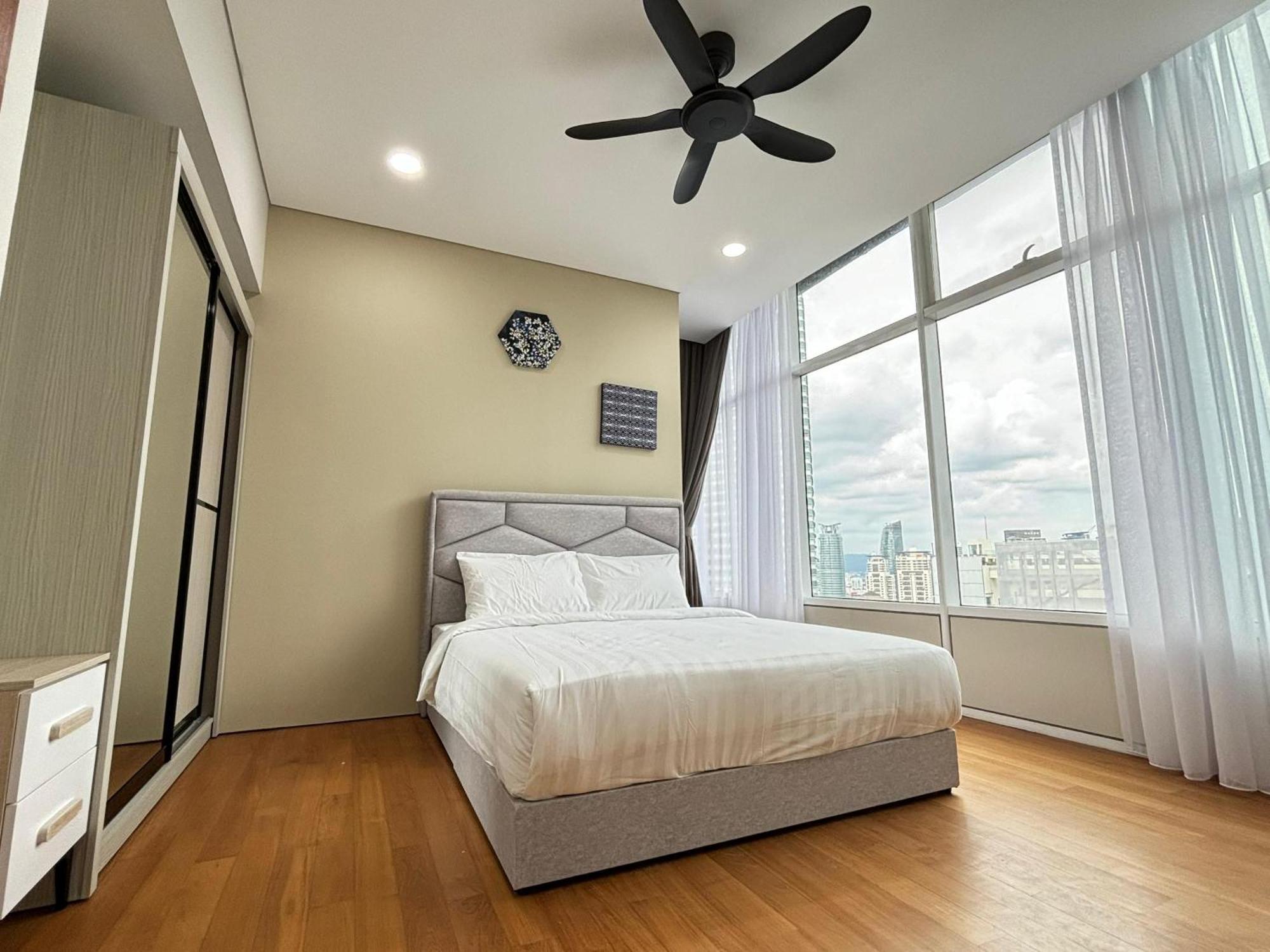 קואלה לומפור Sky Suites At Klcc By Mitstay מראה חיצוני תמונה